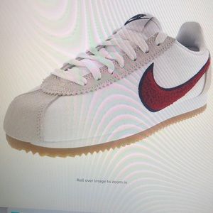 Nike Cortez women’s low top trainers
